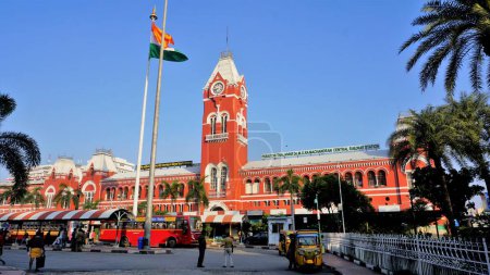 Foto de Chennai, Tamilnadu, India-29 de diciembre de 2022: Increíble vista histórica de la arquitectura de Puratchi Thalaivar Dr MGR Estación central de tren de la ciudad de Chennai. - Imagen libre de derechos