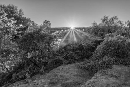 Foto de Redings Mill Bridge cruzando Shoal Creek en Joplin, Missouri - Imagen libre de derechos
