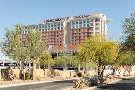Foto de Scottsdale, AZ, Estados Unidos - 25 de octubre de 2023: The Talking Stick Resort es un complejo de cuatro diamantes con un casino, un campo de golf de primera categoría y exquisitos restaurantes.. - Imagen libre de derechos