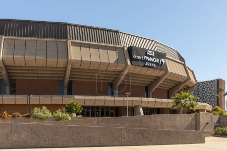 Téléchargez les photos : Tempe, AZ, États-Unis - 28 octobre 2023 : Desert Financial Arena accueille les équipes de basket-ball, de volley-ball et de lutte de l'Arizona State University Sun Devil's, ainsi que des concerts et des événements. - en image libre de droit