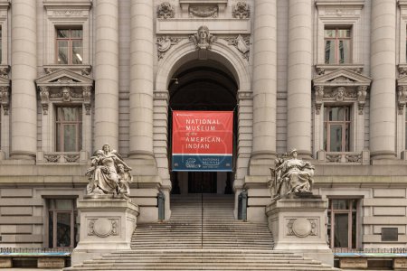Téléchargez les photos : New York, NY, USA - 11 décembre 2023 : Le National Museum of the American Indian, situé à l'intérieur de l'historique Alexander Hamilton U.S. Custom House, dans le bas Manhattan. - en image libre de droit