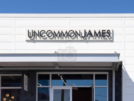 Téléchargez les photos : Nashville, TN, États-Unis - 10 mars 2024 : Uncommon James est une entreprise de bijoux, de soins de la peau et de vêtements appartenant à Kristin Cavallari. Le magasin est situé dans le quartier Gulch de Nashville. - en image libre de droit