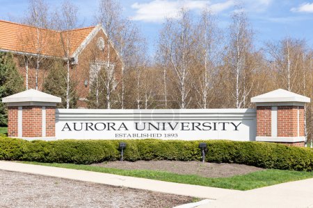 Foto de Aurora, IL, Estados Unidos - 9 de abril de 2024: Aurora University es una universidad privada ubicada en los suburbios de Chicago y establecida en 1893.. - Imagen libre de derechos