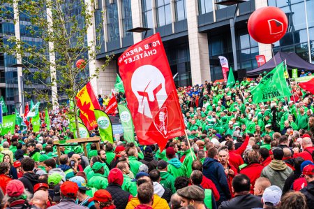Téléchargez les photos : Bruxelles, Belgique, 5 octobre 2023 - Marche protestataire des syndicats pour le droit de protester - en image libre de droit