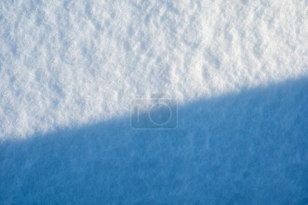 Téléchargez les photos : Vue aérienne abstraite de la neige avec une diagonale séparant les ombres, Jette, Bruxelles, Belgique - en image libre de droit