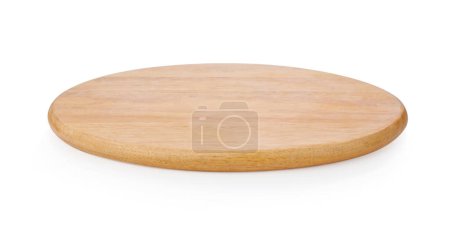 Foto de Tabla de cortar redonda, tablero de madera aislado sobre fondo blanco. Utensil de cocina - Imagen libre de derechos