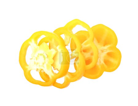 Foto de Rebanada de pimiento amarillo dulce. Aislado sobre un fondo blanco. vista superior - Imagen libre de derechos