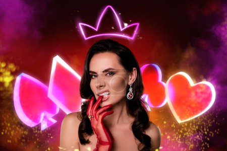 Téléchargez les photos : Collage photo créatif magnifique dame couronne royale reine cartes poker symboles blackjack jackpot gagnant. - en image libre de droit