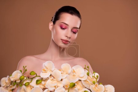 Téléchargez les photos : Photo of tender attractive girl with bouquet bunch orchid flowers applying aroma extract product. - en image libre de droit