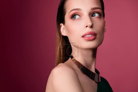 Foto de Photo of pretty charming lady in glamour outfit look pink empty space enjoy beauty makeover products advert. - Imagen libre de derechos