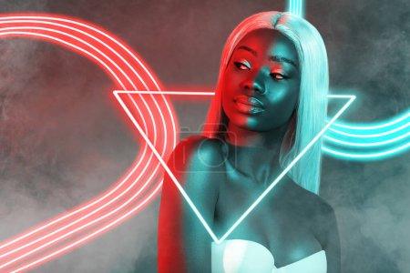 Foto de Collage tendencia creativa de impresionante mujer afro magnífico aspecto copyspace rojo verde neón luz clubbing cibertecnología. - Imagen libre de derechos