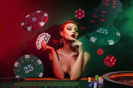 Téléchargez les photos : Dessin créatif collage image de magnifique sexy blonde jeune femme jouer casino cartes concept dés jetons roulette. - en image libre de droit