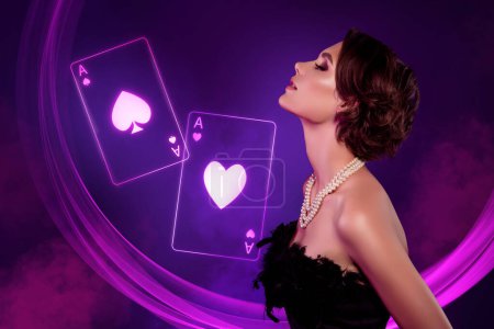 Foto de Collage ilustraciones de impresionante millonario chica las vegas casino neón luces humo efecto as poker tarjetas. - Imagen libre de derechos