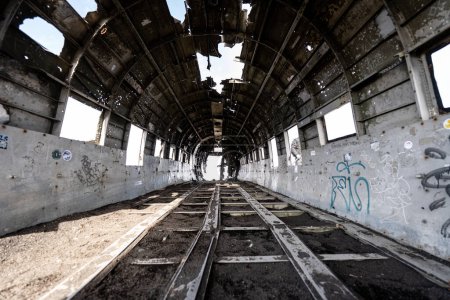 Foto de Interior de un plano abandonado y solitario - Imagen libre de derechos