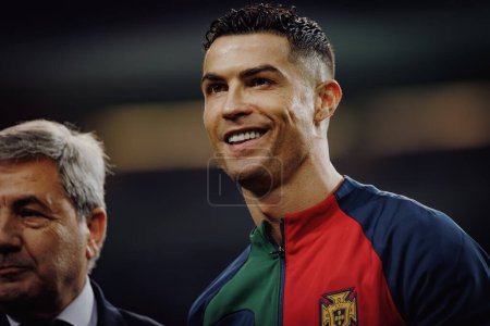 Téléchargez les photos : Cristiano Ronaldo lors du match de qualification Euro 2024 de l'UEFA entre les équipes nationales du Portugal et de Slovaquie à l'Estadio do Dragao, Porto. (Maciej Rogowski) - en image libre de droit