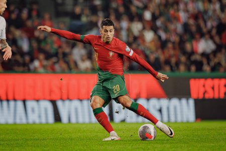 Téléchargez les photos : Joao Cancelo lors du match de qualification UEFA Euro 2024 entre les équipes nationales du Portugal et de l'Islande, Estadio Jose Alvalade, Lisbonne, Portugal. (Maciej Rogowski) - en image libre de droit