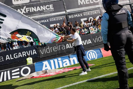 Téléchargez les photos : Sergio Vieira (Estrela Amadora) lors du match Liga Portugal entre CF Estrela Amadora et Gil Vicente FC (1 : 0) à Estadio Jose Gomes, Amadora, Lisbonne, Portugal. (Maciej Rogowski) - en image libre de droit