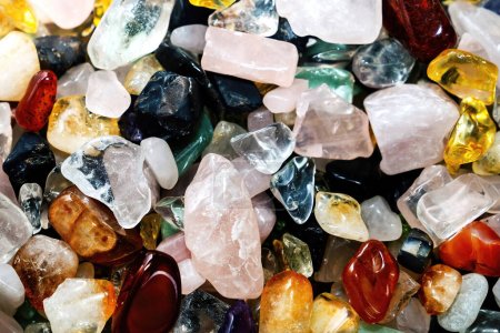 Téléchargez les photos : "Une variété de jolis cristaux et pierres cicatrisantes" - en image libre de droit
