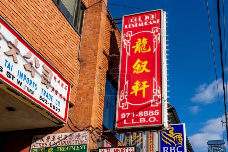 Téléchargez les photos : Toronto, Canada - le 28 novembre 2020 : ROL JUI Seafood Chinese restaurant à Chinatown à Toronto, Canada. - en image libre de droit