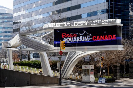 Foto de Toronto, Canadá - 28 de noviembre de 2020: Señal de acuario de Ripley en Toronto, Canadá. El acuario de Ripley es un acuario público. - Imagen libre de derechos
