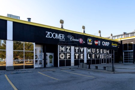 Foto de Toronto, Canadá- 14 de noviembre de 2020: La sede de Zoomer se muestra en Toronto. ZoomerMedia Limited opera como una empresa multimedia en Canadá. - Imagen libre de derechos