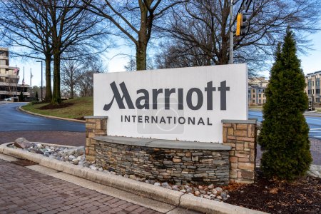 Foto de Maryland, Washington D.C., EE.UU. - 12 de enero de 2020: Marriott International firma fuera de su sede en Maryland, Estados Unidos. Marriott es una multinacional americana de hospitalidad diversificada.. - Imagen libre de derechos
