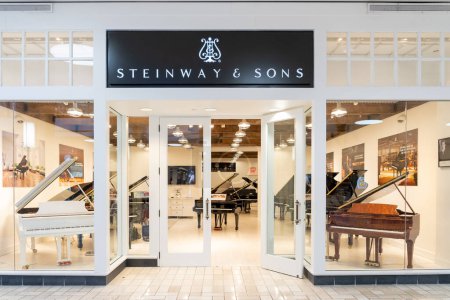Téléchargez les photos : Orlando, Floride, États-Unis- 14 janvier 2020 : Steinway & Sons signe à l'extérieur du magasin à Orlando, Floride, États-Unis ; Steinway & Sons, également connu sous le nom de Steinway est une compagnie de piano américaine. - en image libre de droit