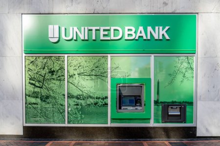 Foto de Washington, DC, EE.UU. - 12 de enero de 2020: El signo del Banco Unido se ve en una de las sucursales en Washington, DC, EE. UU. United Bank es un banco local estadounidense. - Imagen libre de derechos
