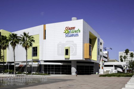 Téléchargez les photos : Tampa, Floride, États-Unis - 23 février 2020 : Vue extérieure du musée des enfants Glazer à Tampa, Floride, États-Unis. - en image libre de droit