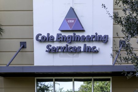 Foto de Orlando, Florida, EE.UU. - 8 de febrero de 2020: Cole Engineering Services firma en Orlando, Florida, EE.UU., una compañía estadounidense que desarrolla productos de modelado y simulación y juegos serios. - Imagen libre de derechos