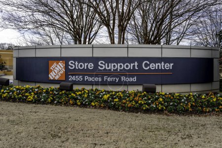 Foto de Atlanta, Georgia, Estados Unidos - 16 de enero de 2020: Sign of Home Depot store support centre. The Home Depot, Inc. es una empresa estadounidense de venta al por menor de suministros para el hogar. - Imagen libre de derechos