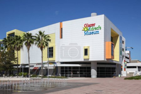 Téléchargez les photos : Tampa, Floride, États-Unis - 23 février 2020 : Vue extérieure du musée des enfants Glazer à Tampa, Floride, États-Unis. - en image libre de droit