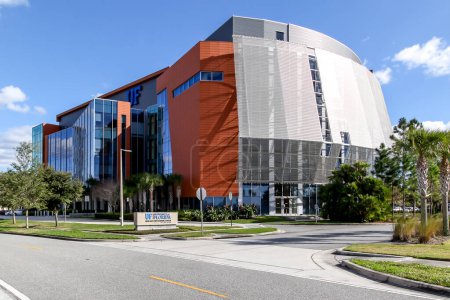 Foto de Orlando, Florida, EE.UU. 9 de febrero de 2020: Edificio del Centro Académico de la UF en Lake Nona Campus en Orlando, Florida, EE.UU. La Universidad de Florida Central (UCF) es una universidad pública de investigación. - Imagen libre de derechos