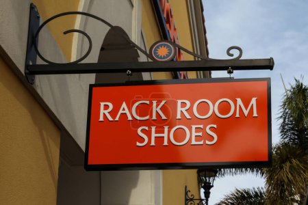 Téléchargez les photos : Orlando, Floride, États-Unis- 5 février 2020 : enseigne Rack Room Shoes à Orlando, Floride, États-Unis. Rack Room Shoes est un détaillant de chaussures américain. - en image libre de droit