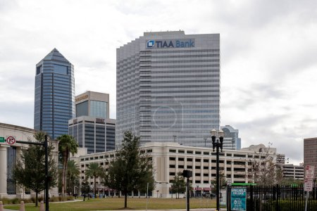 Foto de Jacksonville, Florida, Estados Unidos - 19 de enero de 2020: Sede del Banco TIAA en Jacksonville, Florida, Estados Unidos. TIAA Bank es una organización estadounidense de servicios financieros diversificados bajo los auspicios de TIAA. - Imagen libre de derechos