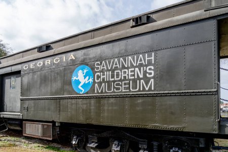 Foto de Savanna, Georgia, EE.UU. - 18 de enero de 2020: Signo de Savannah Children 's Museum en Savanna, Georgia, EE.UU., ofrece actividades al aire libre como manualidades, cuentos y juegos acuáticos para niños.. - Imagen libre de derechos
