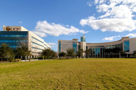 Foto de Orlando, Florida, EE.UU. - 9 de febrero de 2020: UCF College of Medicine en Orlando, Florida, EE.UU., ubicado en el Campus de Ciencias de la Salud de la Universidad en el barrio Lake Nona de Orlando. - Imagen libre de derechos