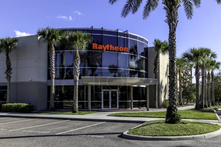 Téléchargez les photos : Orlando, Floride, États-Unis- 8 février 2020 : Raytheon Facility à Orlando, Floride, États-Unis. Raytheon Technologies Corp. est une société de défense et d'aérospatiale. - en image libre de droit