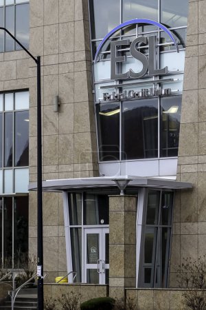 Téléchargez les photos : Rochester, NY, États-Unis - 3 mars 2020 : ESL Federal Credit Union Headquarters building in Rochester, NY, États-Unis. ESL Federal Credit Union est une institution financière à service complet . - en image libre de droit
