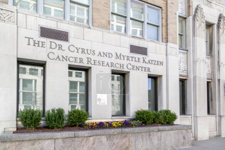 Téléchargez les photos : Washington, DC, États-Unis - 1er mars 2020 : Le Dr Cyrus et Myrtle Katzen Cancer Research Center signent sur le bâtiment à Washington, DC, États-Unis. - en image libre de droit