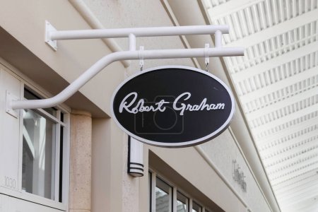 Téléchargez les photos : Orlando, Floride, États-Unis- 24 février 2020 : Robert Graham accroché signe à Orlando, Floride, États-Unis. Robert Graham est une marque de mode masculine de luxe basée à New York.. - en image libre de droit