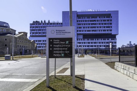 Foto de Toronto, Canadá- 15 de marzo de 2020: Bridgepoint Active Healthcare en Toronto, Canadá. Bridgepoint Active Healthcare es un complejo hospital de atención y rehabilitación. - Imagen libre de derechos