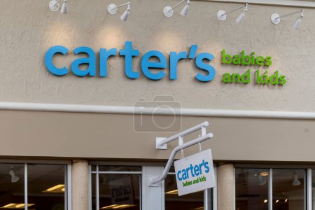 Foto de Orlando, Florida, EE.UU. - 24 de febrero de 2020: Carter 's store sign in Orlando, Florida, EE.UU. Carter 's, Inc. es una importante diseñadora y comercializadora estadounidense de ropa para niños.. - Imagen libre de derechos