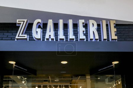 Téléchargez les photos : Tampa, Floride, États-Unis- 23 février 2020 : Z Gallerie store in Tampa, Florida, USA. Z Gallerie est une chaîne américaine de magasins d'ameublement, d'art et de décoration. - en image libre de droit
