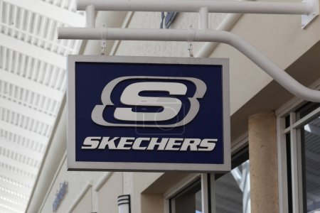 Téléchargez les photos : Orlando, Floride, États-Unis- 24 février 2020 : enseigne Skechers à Orlando, Floride, États-Unis. Skechers USA Inc. est une entreprise américaine de chaussures style de vie et de performance. - en image libre de droit
