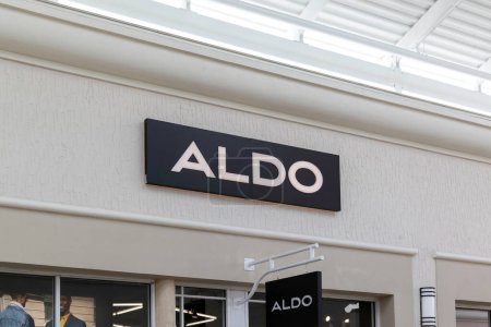 Foto de Orlando, Florida, EE.UU. - 24 de febrero de 2020: Aldo letrero de la tienda sobre la entrada en Orlando, Florida, EE.UU.. El Grupo Aldo es un minorista canadiense que posee una cadena mundial de tiendas de zapatos - Imagen libre de derechos