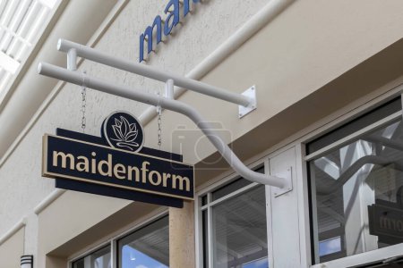 Foto de Orlando, Florida, EE.UU. - 24 de febrero de 2020: Maidenform store sign in Orlando, Florida, USA. Maidenform Brands es un fabricante de ropa interior femenina.. - Imagen libre de derechos