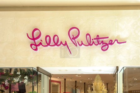 Foto de Tampa, Florida, Estados Unidos - 23 de febrero de 2020: letrero de la tienda lilly pulitzer En un centro comercial en Tampa, Florida, Estados Unidos. Lilly Pulitzer, Inc. es una empresa estadounidense de ropa. - Imagen libre de derechos