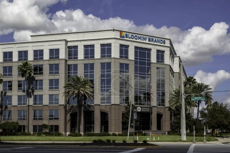 Foto de Tampa, Florida, EE.UU. 23 de febrero de 2020: Bloomin 'Brands edificio de la sede en Tampa, Florida, EE.UU., una compañía es propietaria de varias cadenas de restaurantes casuales estadounidenses. - Imagen libre de derechos