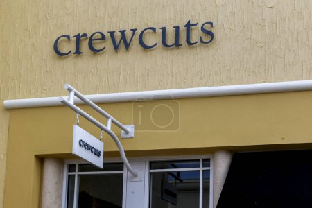 Téléchargez les photos : Orlando, Floride, États-Unis- 24 février 2020 : Crewcuts enseigne à Orlando, Floride, États-Unis ; Crewcuts est un magasin de vêtements pour enfants de J.Crew, un détaillant spécialisé américain. - en image libre de droit